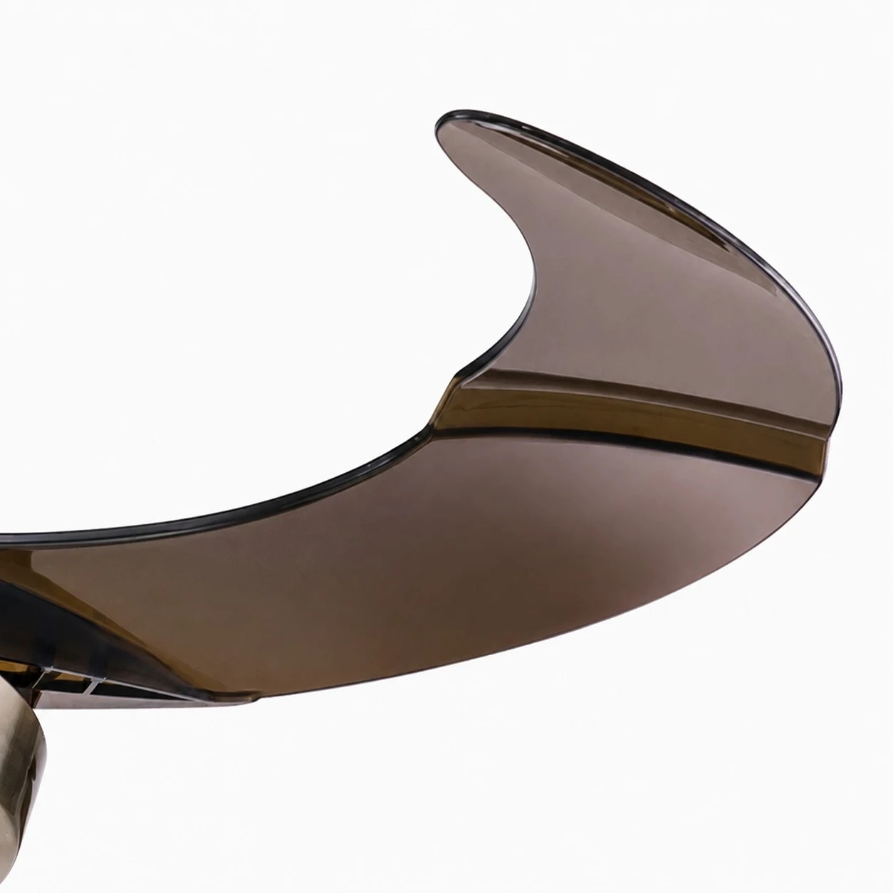 Smoked retractable fan blade detail