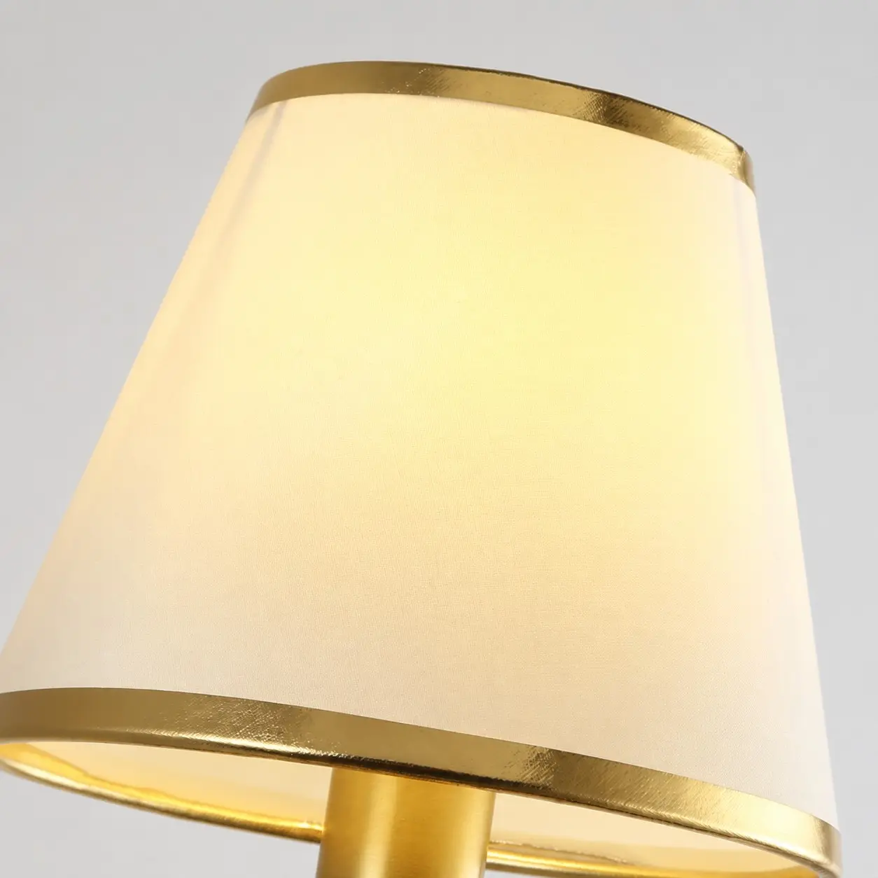 Smooth fabric lampshade and trim detail
